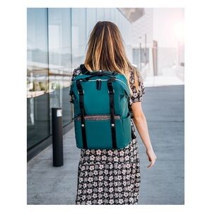 EUC SAMSONITE & SARAH JESSICA PARKER: THE CARRIED AWAY CONVERTIBLE BACKPACK
